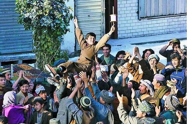 7. "Ты бежишь за ветром, как бежишь за своей судьбой, пытаясь поймать ее. Но поймает она тебя"