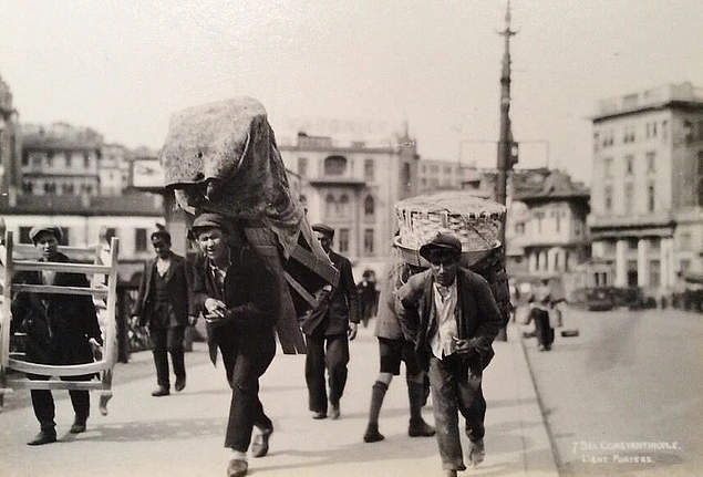 Unutulan Bir Meslek: Osmanlı'nın Emektar İşçileri ''Hamallar''