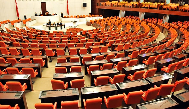 İttifak protokolünde ana hedefin 'parlamenter demokrasiye yeniden dönüş' olduğu kaydedilirken, 'demokrasi' ve 'hukuka' da vurgu yapıldı.