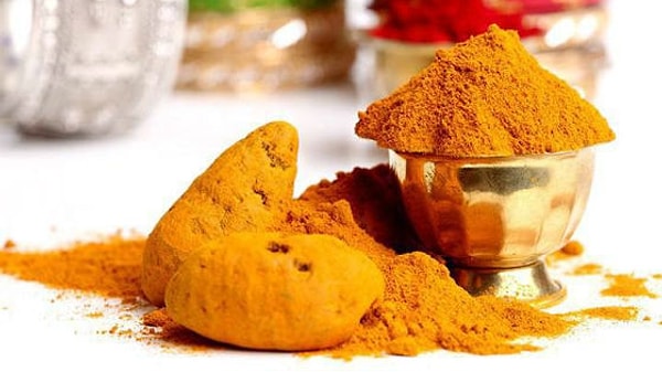 4. Маска для лица из куркумы и морских водорослей дезинфицирует кожу.