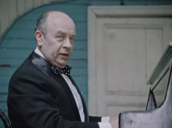 8. И наконец из какого фильма это герой?