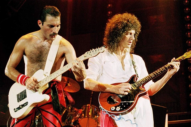Efsane İngiliz rock grubu Queen'in gitaristi Brian May, uçak yolculuklarında gitarı için ayrı bilet satın alıyordu.