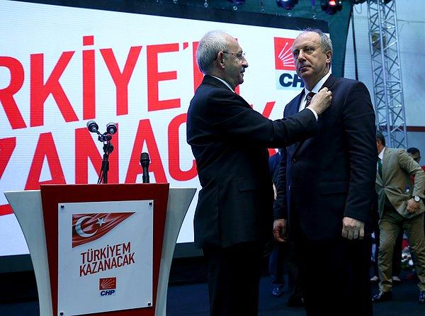 'Herkesin cumhurbaşkanı olacağım' diyen Muharrem İnce, CHP rozetini çıkardı. Kılıçdaroğlu İnce'ye Türk Bayrağı rozeti taktı.