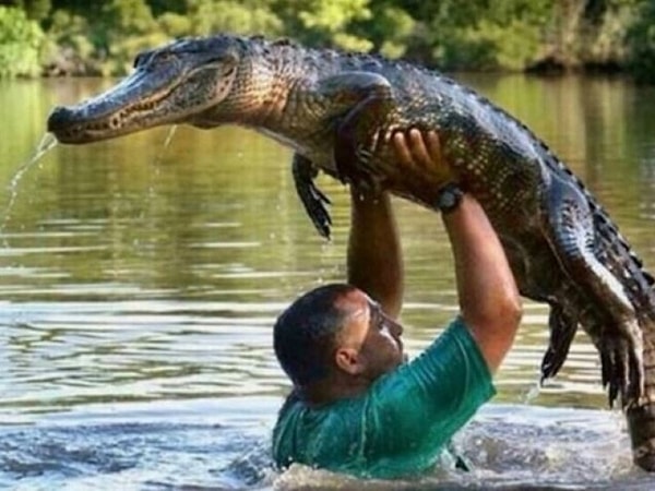 5. "Галь, смотри че поймал!"