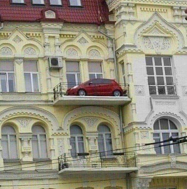 1. Tamam şehir içinde park yeri zor bulunuyor, ama balkona park etmek?