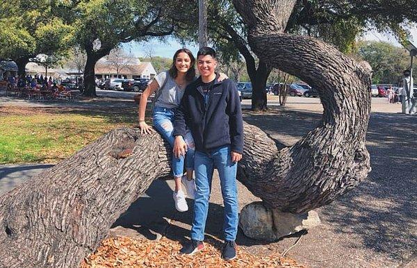 Sarah Cintron ve Juan Ramos, Teksas Üniversitesi'nde öğrenciler ve ikisi de 19 yaşında. 10 aydır beraberler ve çok mutlular.