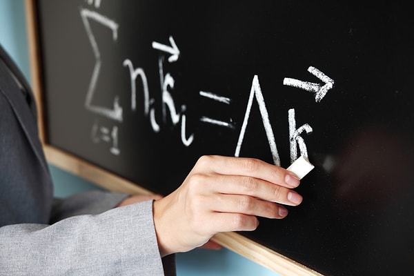 5. Как называется ряд математических величин, выраженный условными знаками?