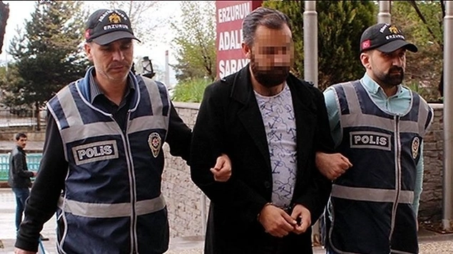A.S.K.’nın “Sana nasıl inanacağım” diye sorması üzerine E.D., “Yanından ayrılıp tekrar geleceğim ve ‘Ya Muhammed, Ya Ali’ dersen Hızır olduğumu anlayacaksın” diye yanıt verdi.