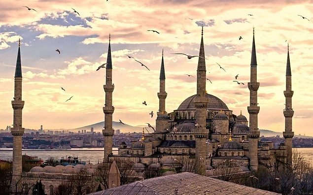 Türkiye'nin ise 2017 verilerine göre dine bağlılık oranı %74...