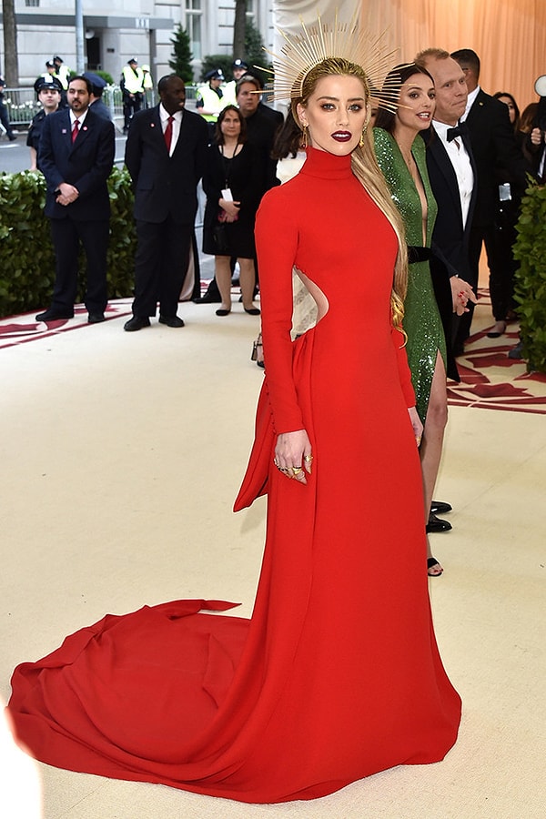 10. Эмбер Херд в Carolina Herrera