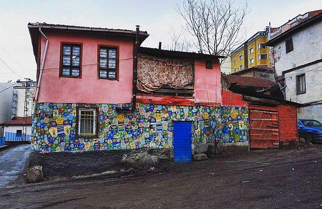 14. Zihinsel engelli ressam Muhammed Yalçın'ın Altındağ'da bulunan evi, onun sayesinde bir sanat eserine dönüşmüş.