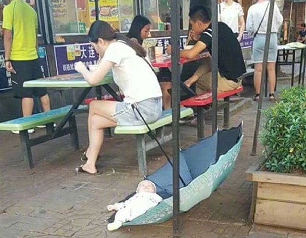 12. Застопорила зонтик, чтобы не улетел