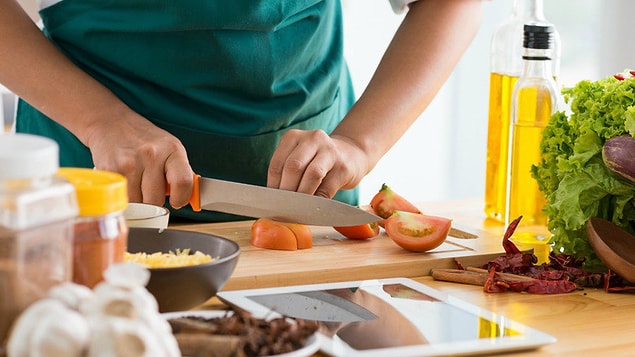 4. Sürekli dışarıda yemek yemek