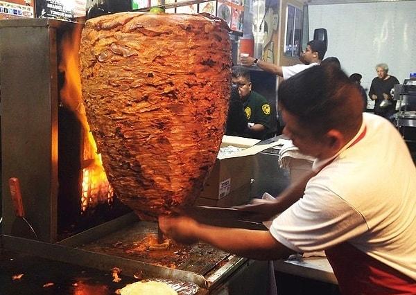 14. Şu an Meksika’da bizim Bursa döneri ‘Pastör (Taco al Pastor)’ olarak biliniyor.