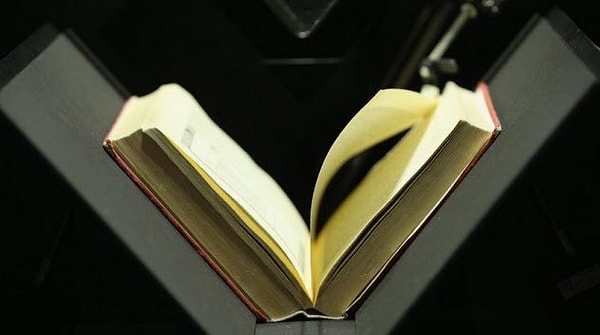 5. Он выиграл литературную премию за то, что написал целый роман