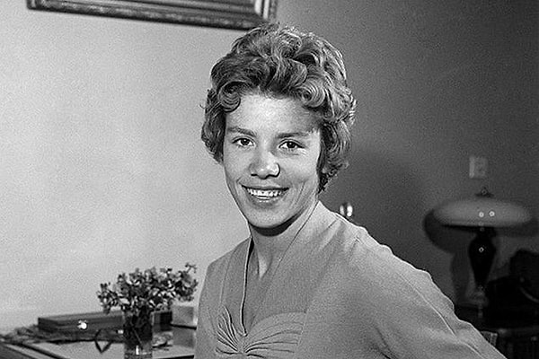 1. Эта спортсменка - рекордсменка по количеству завоеванных золотых медалей на Олимпиадах среди женщин.