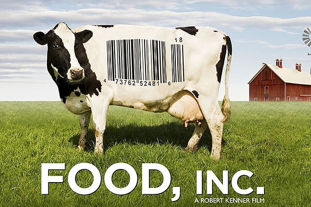 7. İzledikten sonra gidip organik market kapısı yalayacağınız bir belgesel: Food, Inc. Tabağımıza koyduğumuz yemek nerden geliyor, paketlenmek ve o paketin içinde kalabilmek için neler yaşıyor, 'doğal' dediğimiz birçok ürün aslında nasıl bir çöpten ibaret, hayvanlar insanlıktan neler geçiyor ve gıda işçileri ne gibi şartlarda yaşıyor... Hatta belki biraz fazla panikleyebilirsiniz.