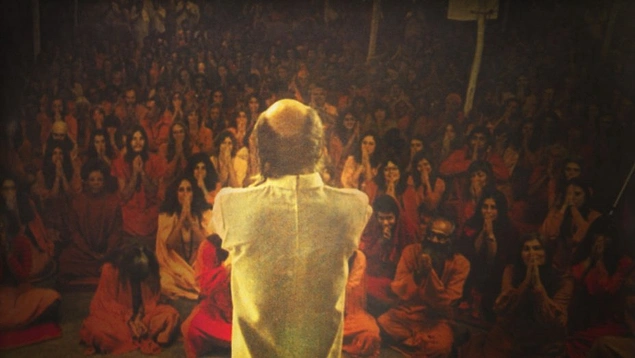 Dünyada ne kadar çok gerizekalı olduğunun kanıtı bir belgesel: 'Wild Wild Country'. Spiritüel Guru Osho'nun Oregon'da bir tarikat yönettiğini, ele geçirdiğini, hatta bir eyaleti ele geçirmek üzere oluşunu anlatıyor.