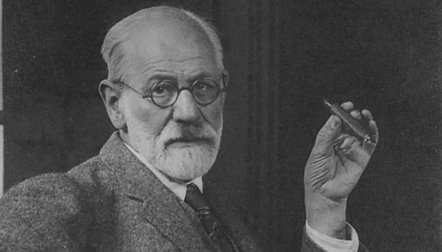 Freud'un bu konuda yanlış bir çıkarım yaptığını da belirtelim. Bilimin bulguları ile birlikte klitorisin penise eşdeğer olduğunu söyleyelim.
