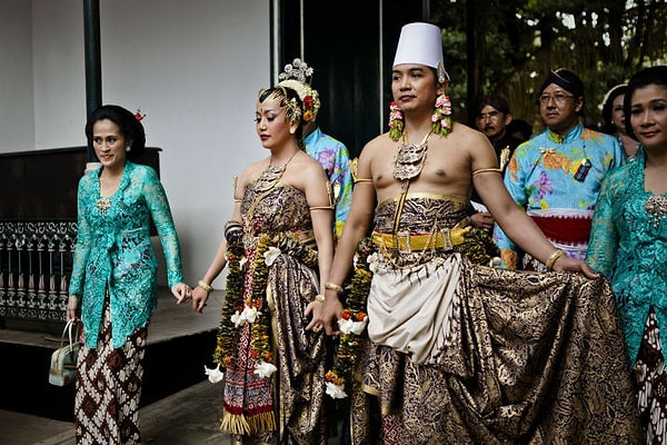 14. Индонезия: принцесса Густи Кандженг Рату Хаю и Кэдженг Пангеран Харуо Нотонегоро 22 октября 2013 года