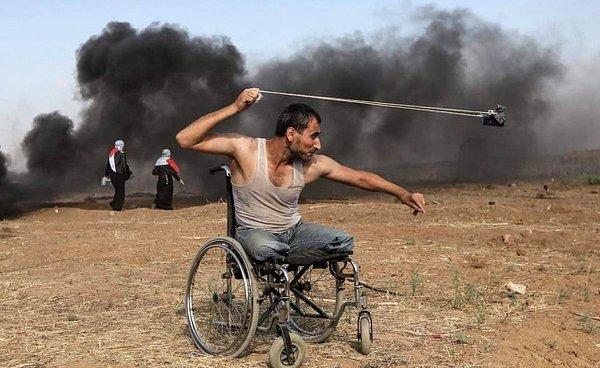 Fadi Abu Salah, İsrail'in 2008 yılında Gazze'ye yönelik düzenlediği hava saldırısında iki bacağını da kaybetmişti.