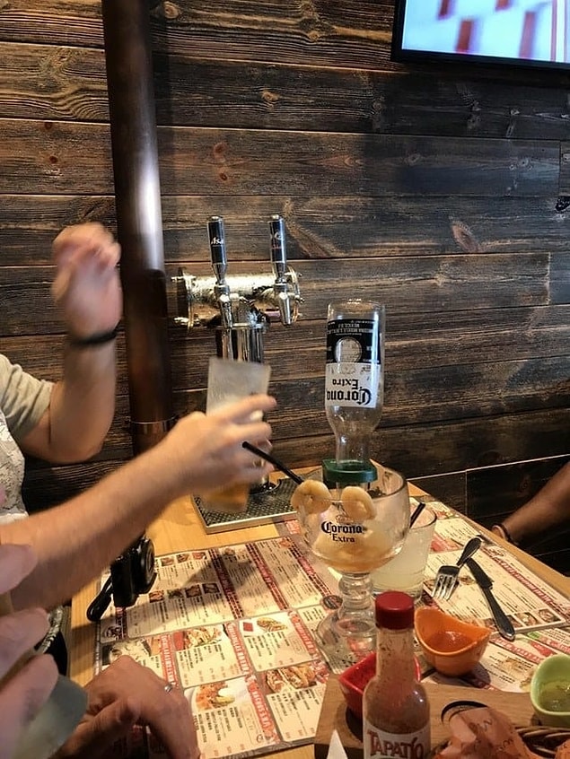 10. Bir restoran düşünün her masasında bira dağıtıcı var. İnanılmazz!