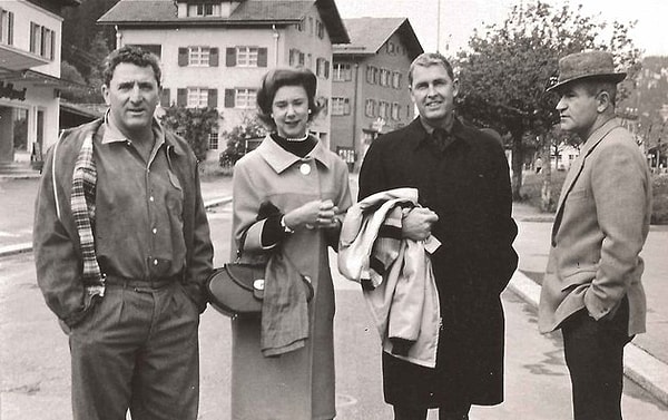 9. "Никакая дружба не может считаться полноценной, пока друг не обратится к тебе за помощью в трудную минуту"