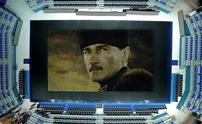 60 Bin Karton Bardaktan Oluşturulan Mükemmel Atatürk Portresi