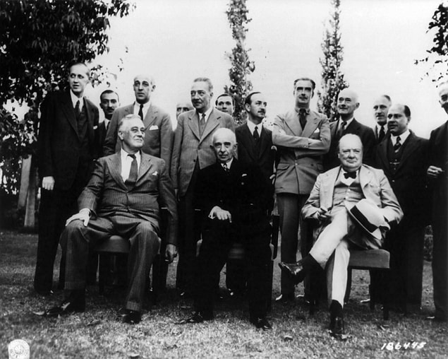 1946 Türkiye'sine bakıldığında siyasi ve ekonomik anlamda sıkışık bir durum dikkati çeker.