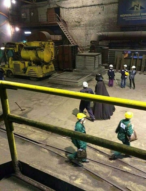 3. "Строительство "Звезды Смерти" идет полным ходом, мой повелитель!"