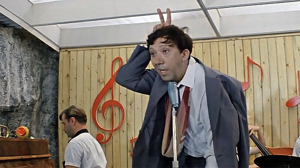 12. Сценарий "Бриллиантовой руки" назывался...