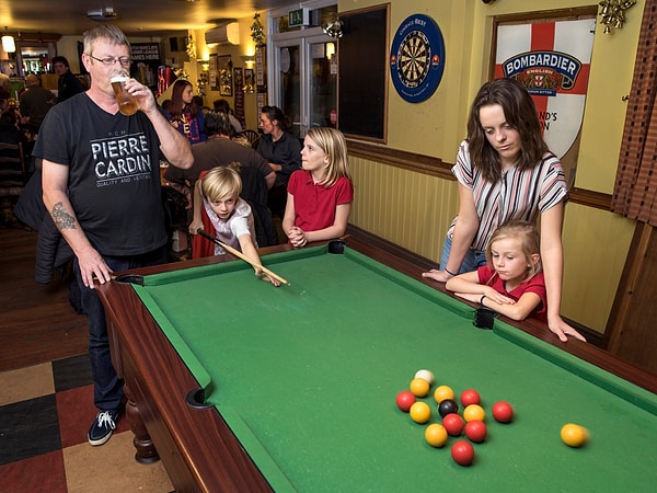 20. Дети со своим английским папой: