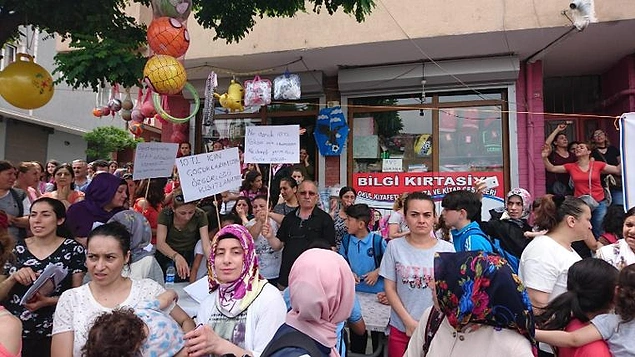 "10 TL vermeyen öğrenciler oyuncaklara bindirilmemiş"