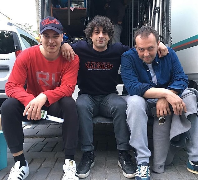 5. Netflix dizisi Muhafız(The Protector)'ın çekimlerinin 58. gününden bir set fotoğrafı yayınlandı: Yönetmen Can Evrenol, Çağatay Ulusoy ve Okan Yalabık.