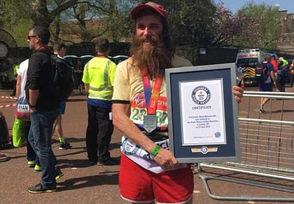 По итогам марафона он показал лучший результат среди мужчин, и его имя теперь красуется в Книге рекордов Гиннеса