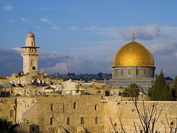 9. Этот город является священным для представителей трех мировых религий - христианства, иудаизма и ислама: