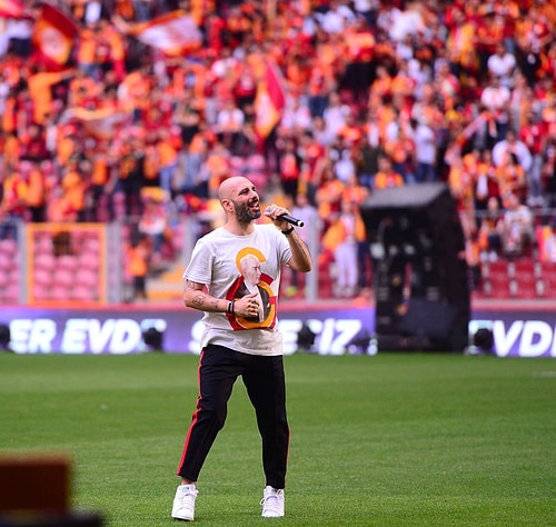 Berkay ve Gripin verdikleri konserle taraftarları coşturmaya devam etti.