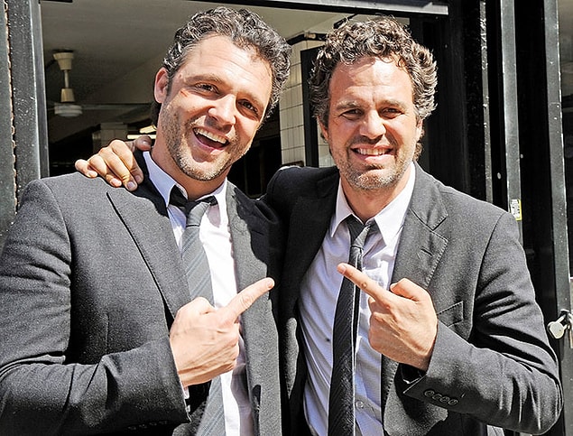 2. Mark Ruffalo (Hulk) ve dublörü Anthony Molinari: