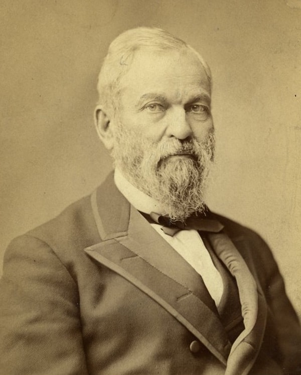 1. Этот город, а также фильм, который выиграл 2 Оскара, был назван в честь бизнесмена 19-го века, занимавшегося транспортировкой.