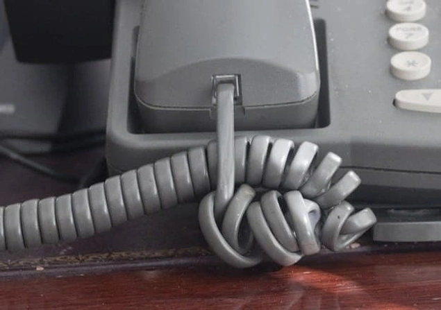 Sabit telefonlar vardı ve kabloları bilinmeyen bir sebeple kendi kendine kıvrılırdı.