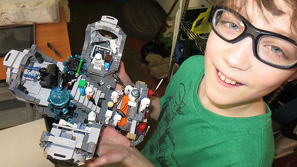 21. Америка, доход семьи на одного взрослого — $855 в месяц, любимая игрушка — Лего