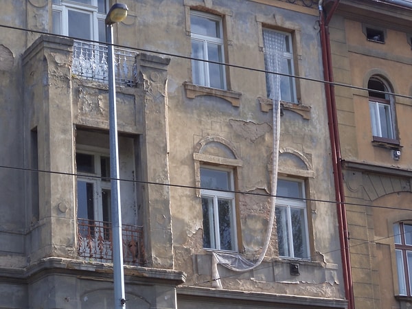 6. Говорят, что это безобразие находится в Праге. И никто не может понять что к чему