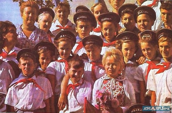 4. Какое имя было присвоено пионерской организации?