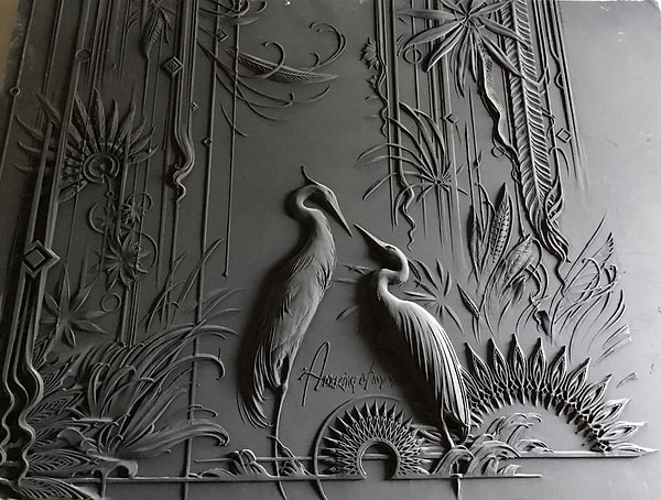 6. Длиннохвостые птицы, цветы и роскошные листья папоротника - это все можно увидеть в его работах.