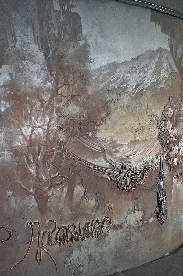 14. Я также рисую, это моя первая любовь. Я пришёл в скульптуру из живописи, и я очень рад, что смог применить её в барельефах".