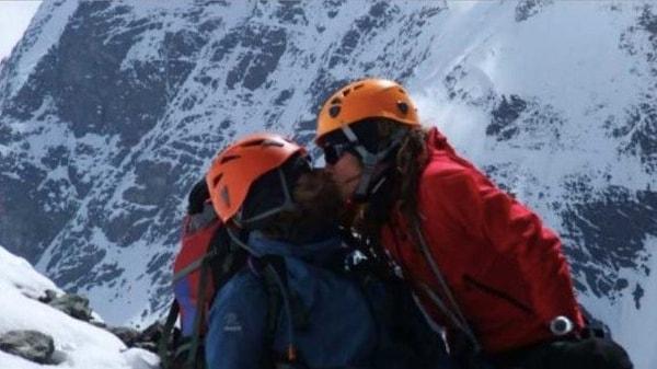 7. Rolf Bae ve Cecilie Skog çiftinin K2 Dağı’na tırmanmadan önceki son öpücükleri.
