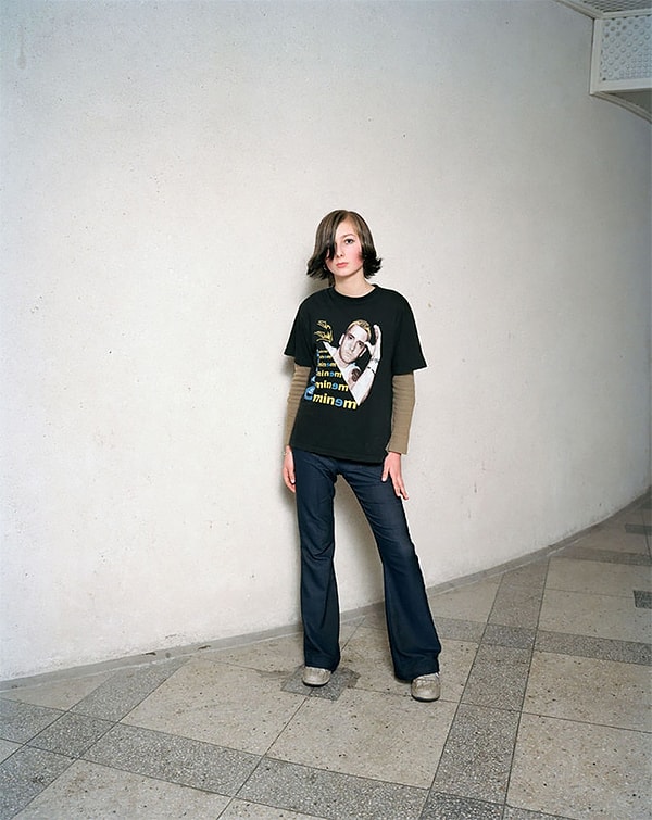 8. Сам фотограф отвергает всякого рода критику, называя свои работы "празднованием" истории.