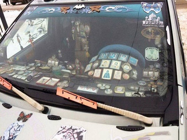 16. Ну теперь-то уж точно в аварию не попадет. И ничего страшного, что он не знает правил дорожного движения.