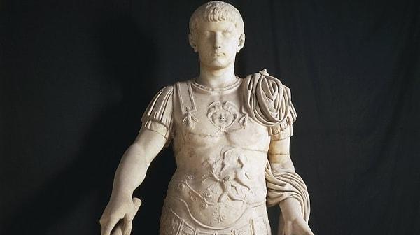 6. Caligula olarak da bilinen Roma İmparatoru Gaius, en sevdiği atlarından birini senatör ilan etmişti.