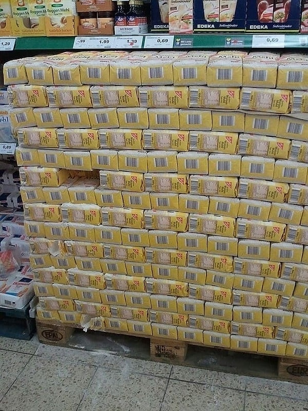 1. Этот человек не позволит обществу и, в частности, каким-то "мерчендайзеришкам" диктовать, какую пачку муки ему следует взять.